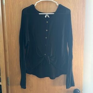 Mudd Medium Long Sleeve Top!